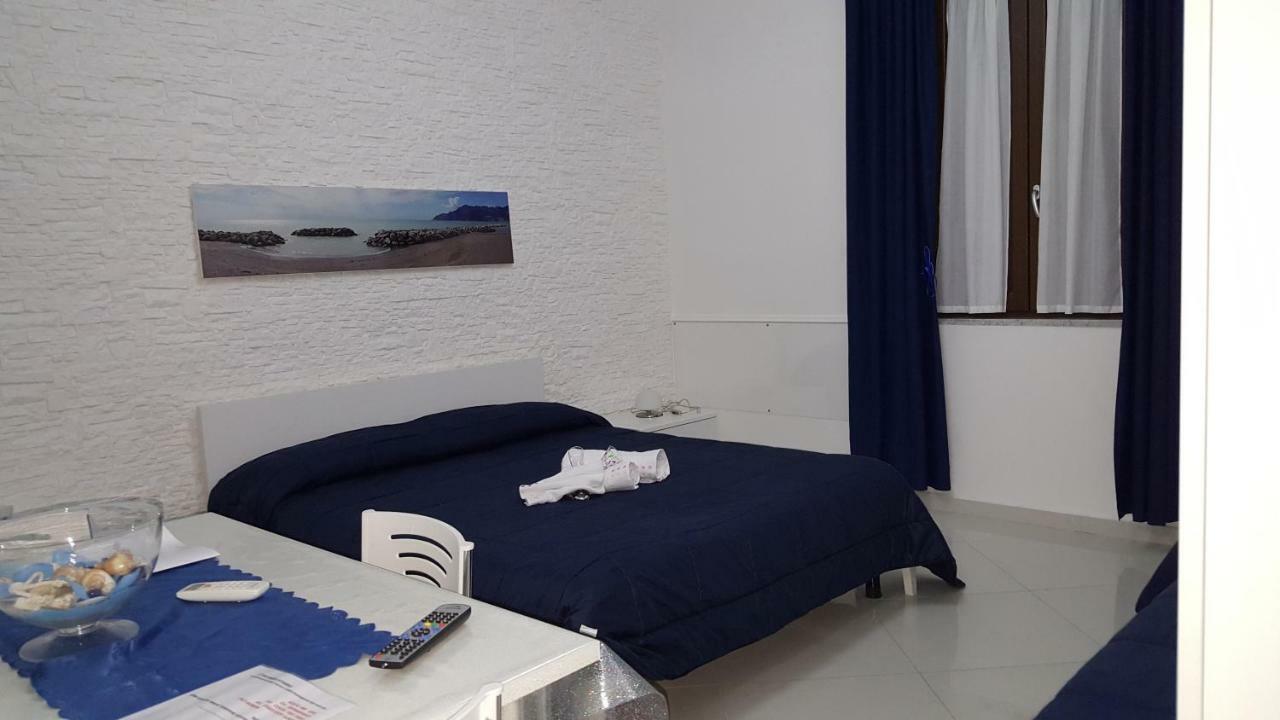 Al Porticciolo Bed & Breakfast Салерно Екстериор снимка